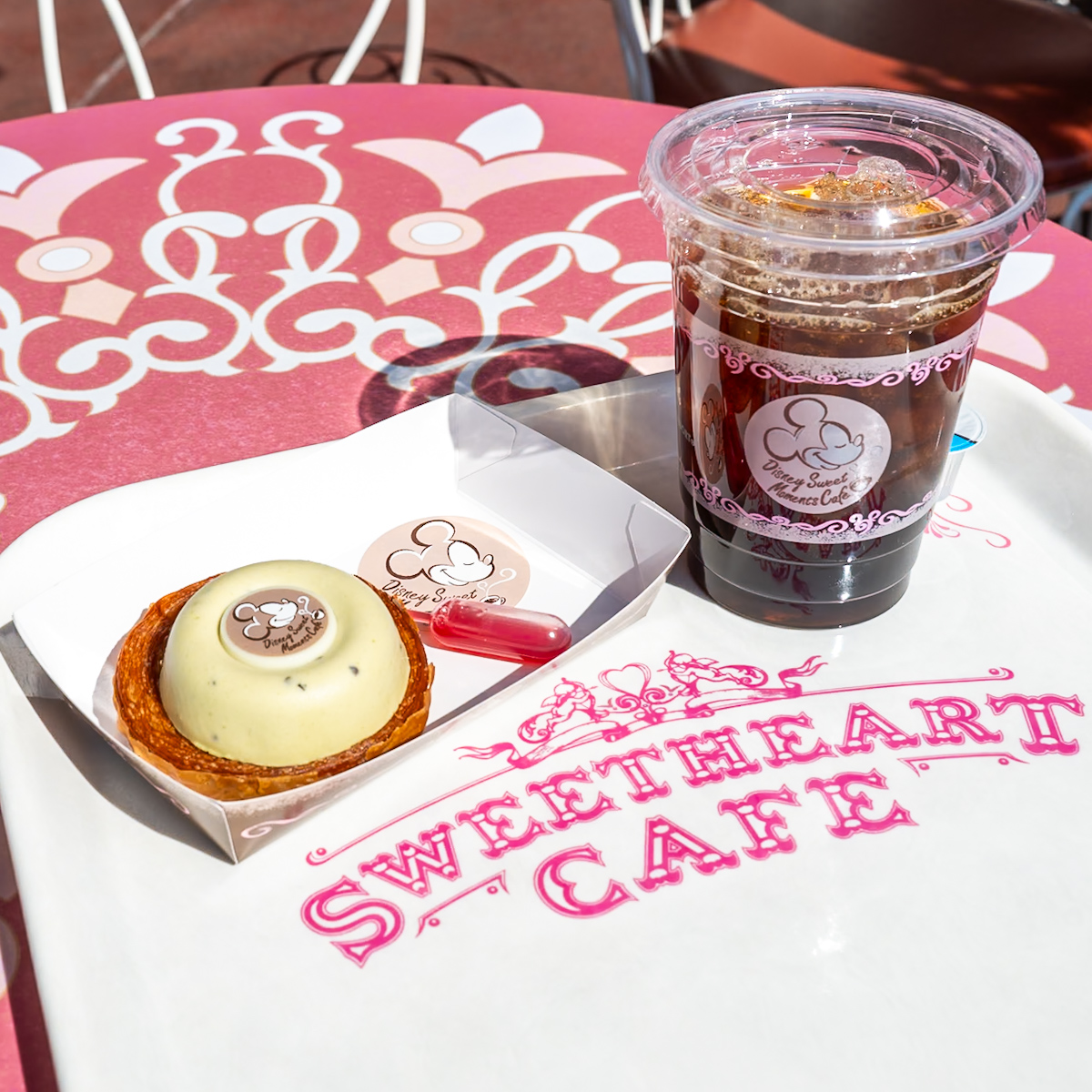 東京ディズニーランド「スウィートハート・カフェ」”カフェ＆スウィーツセット（ピスタチオデニッシュ）”