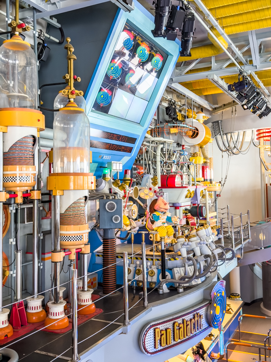 東京ディズニーランド／トゥモローランド「パン・ギャラクティック・ピザ・ポート」