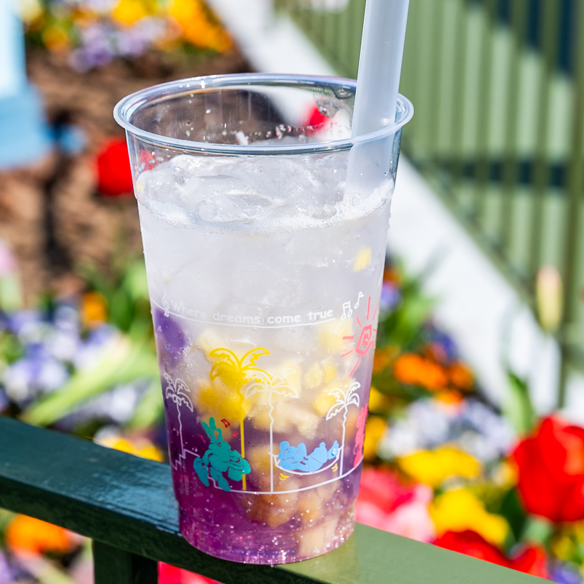 東京ディズニーランド「キャプテンフックス・ギャレー」スパークリングドリンク（ライチー、パイナップル、バタフライピー）