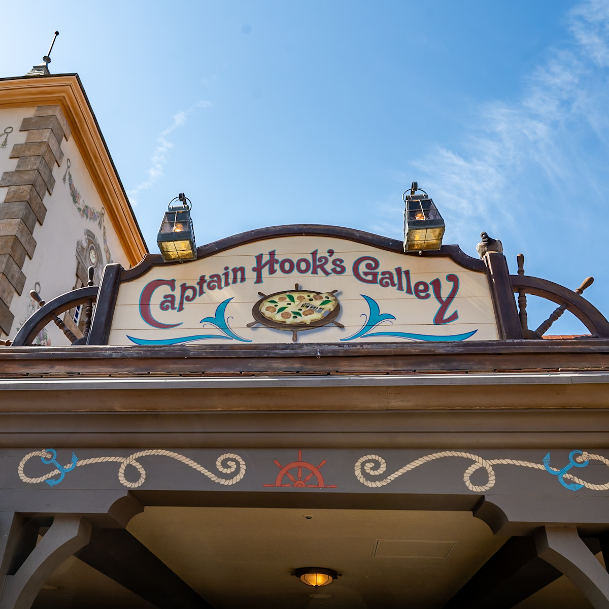 東京ディズニーランド／ファンタジーランド「キャプテンフックス・ギャレー」