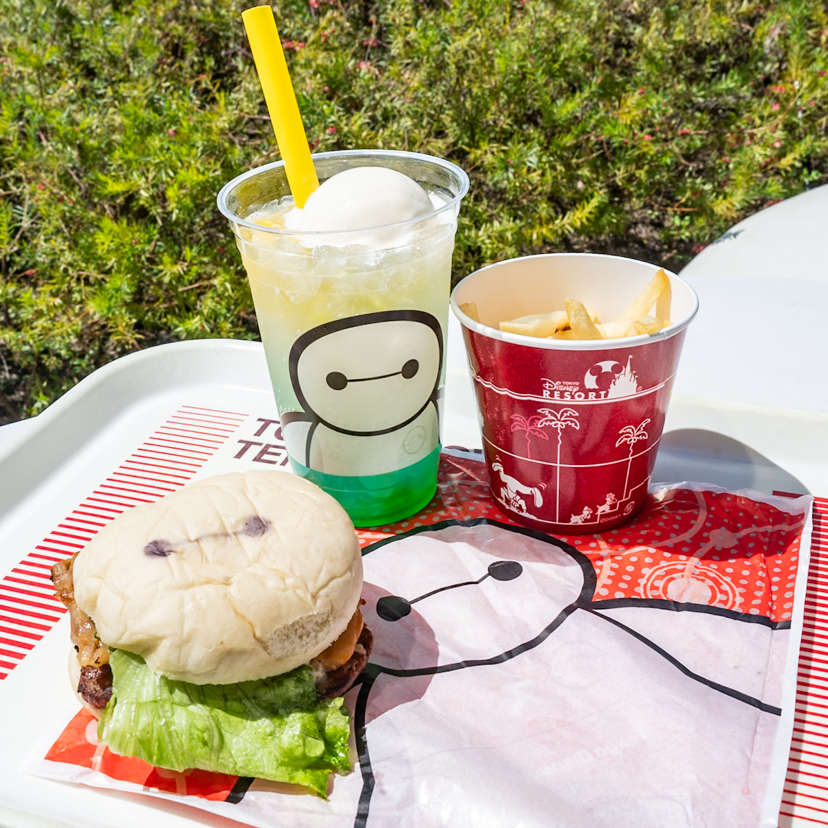 東京ディズニーランド「トゥモローランド・テラス」2026おすすめバーガーセット