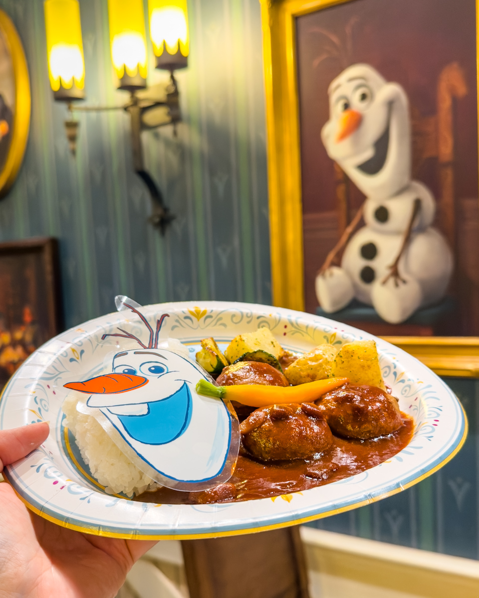 ブラウンソースのミートボールライス（ニンジン、ポテト、ズッキーニ）1