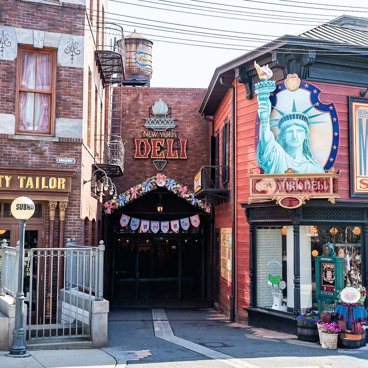 「ニューヨーク・デリ」“東京ディズニーシー・フード&ワイン・フェスティバル2026”デコレーション