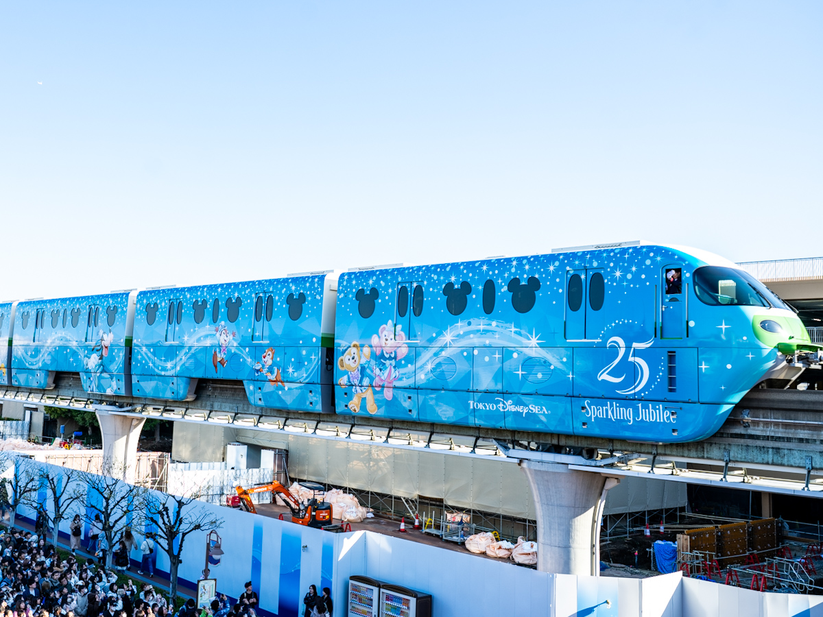 ディズニーリゾートライン「東京ディズニーシー25周年“スパークリング・ジュビリー”ライナー」