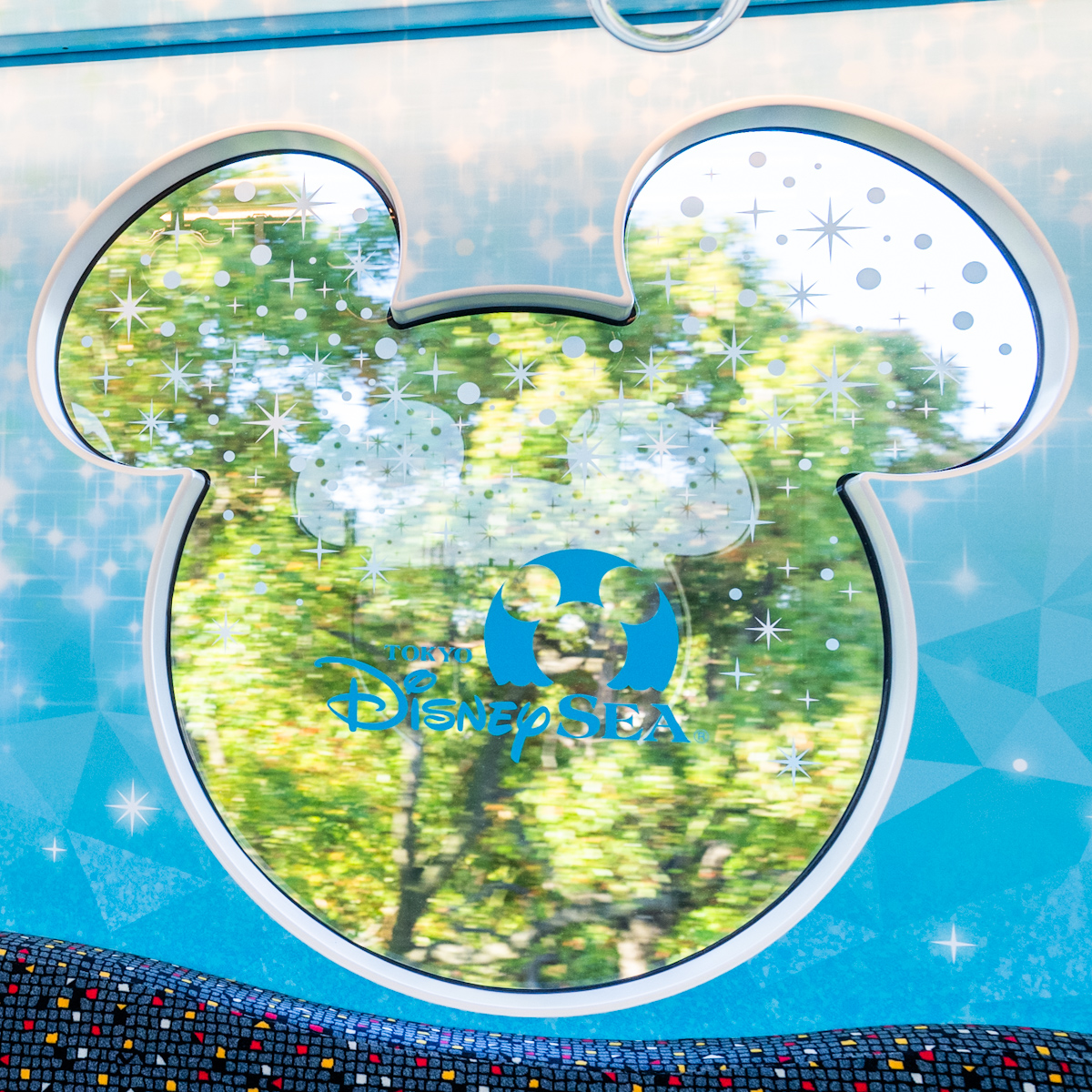 ディズニーリゾートライン「東京ディズニーシー25周年“スパークリング・ジュビリー”ライナー」まど1