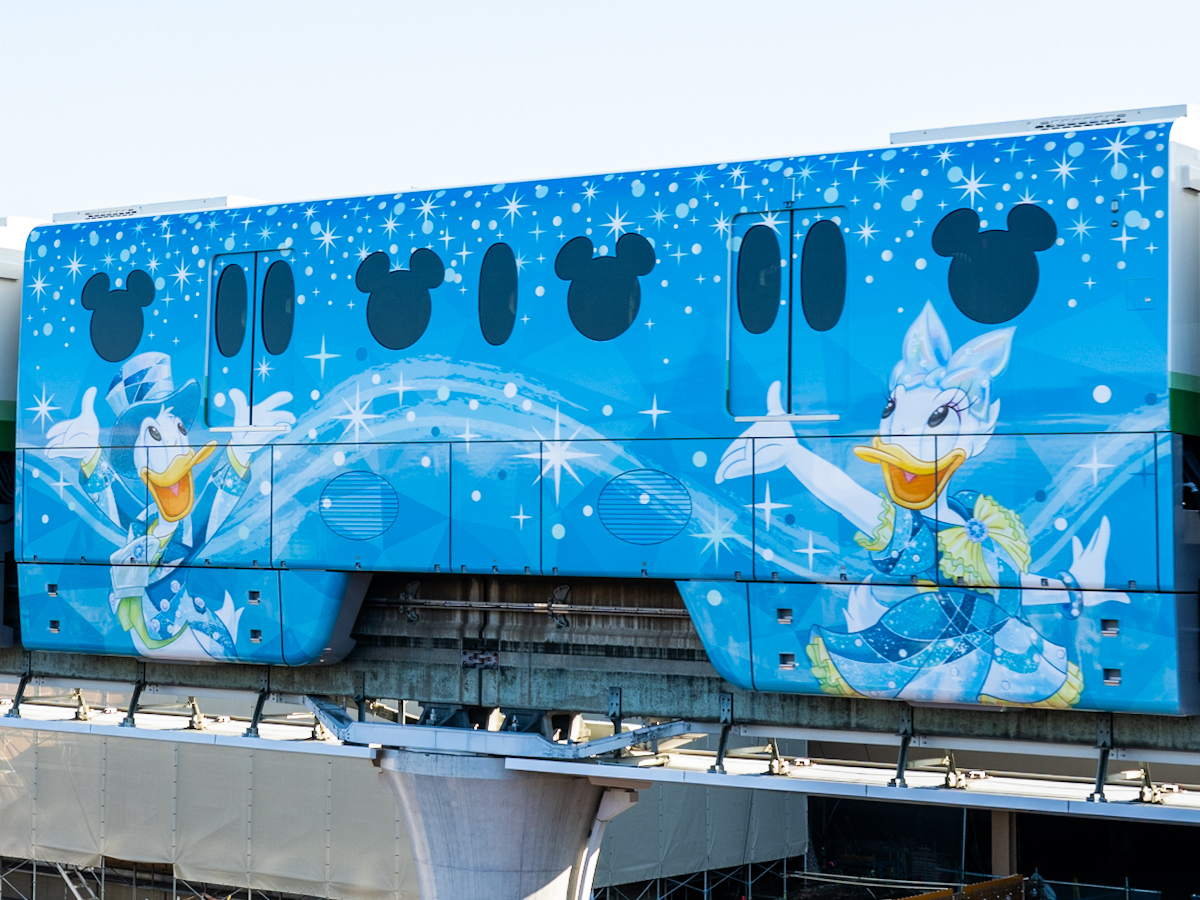 ディズニーリゾートライン「東京ディズニーシー25周年“スパークリング・ジュビリー”ライナー」 ドナルド、デイジー