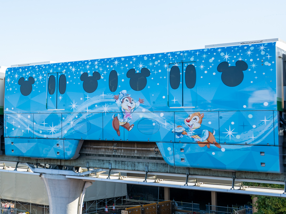 ディズニーリゾートライン「東京ディズニーシー25周年“スパークリング・ジュビリー”ライナー」チップとデール