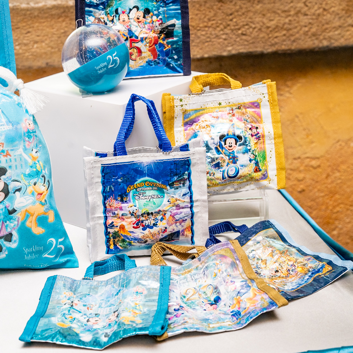 東京ディズニーシー25周年”スパークリング・ジュビリー”カプセルトイ（ショッピングバッグデザインの小物入れ）