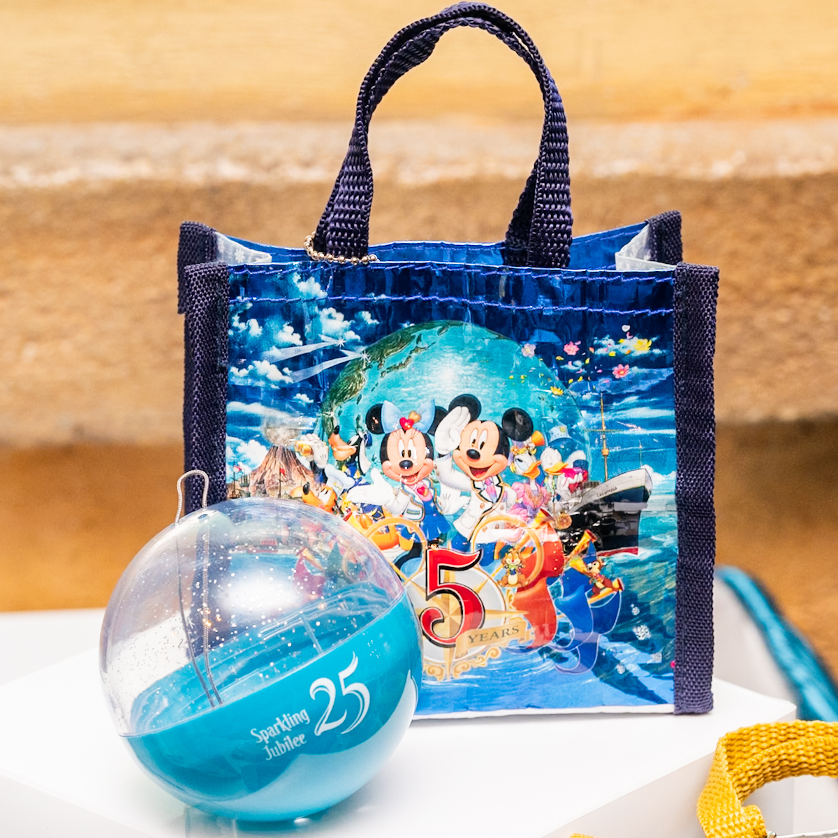 東京ディズニーシー25周年”スパークリング・ジュビリー”カプセルトイ（ショッピングバッグデザインの小物入れ）1