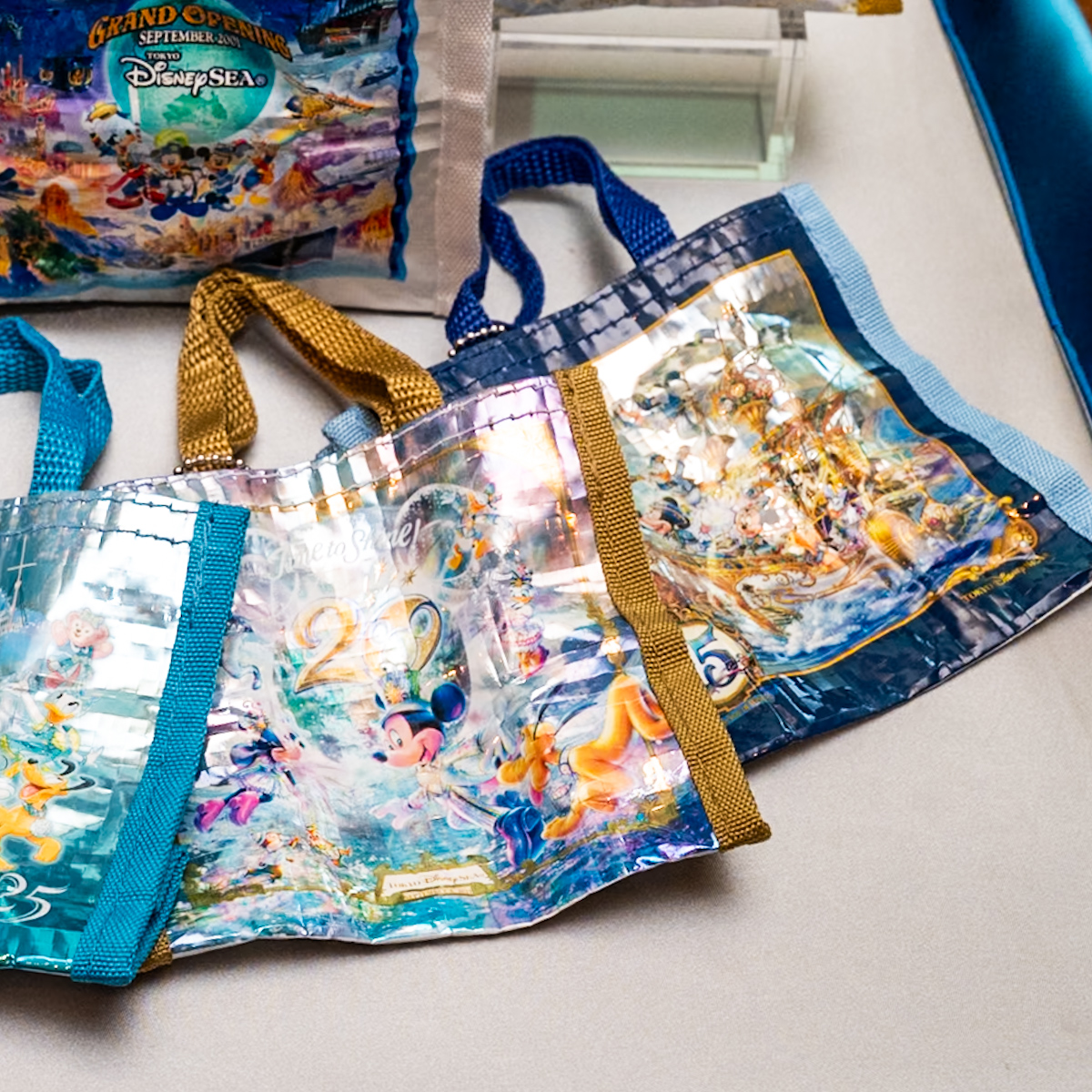 東京ディズニーシー25周年”スパークリング・ジュビリー”カプセルトイ（ショッピングバッグデザインの小物入れ）3