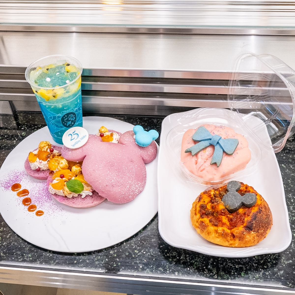 東京ディズニーシー25周年“スパークリング・ジュビリー”スペシャルドリンク、サンドウィッチ、シーズンブレッド