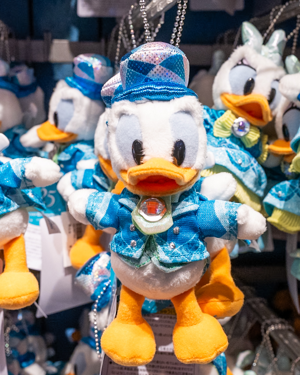 ドナルドダックぬいぐるみバッジ