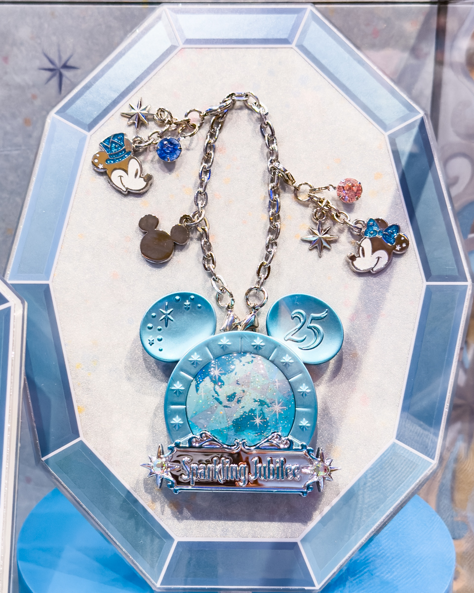 ジュビリーバッジ　ミッキー