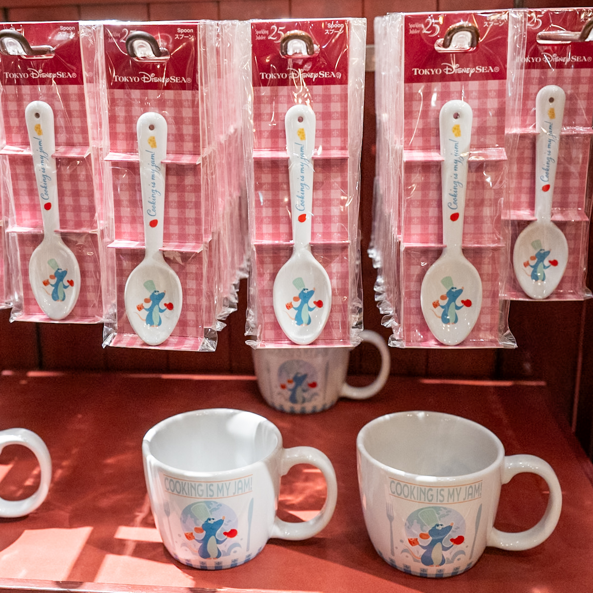 スプーン、マグカップ