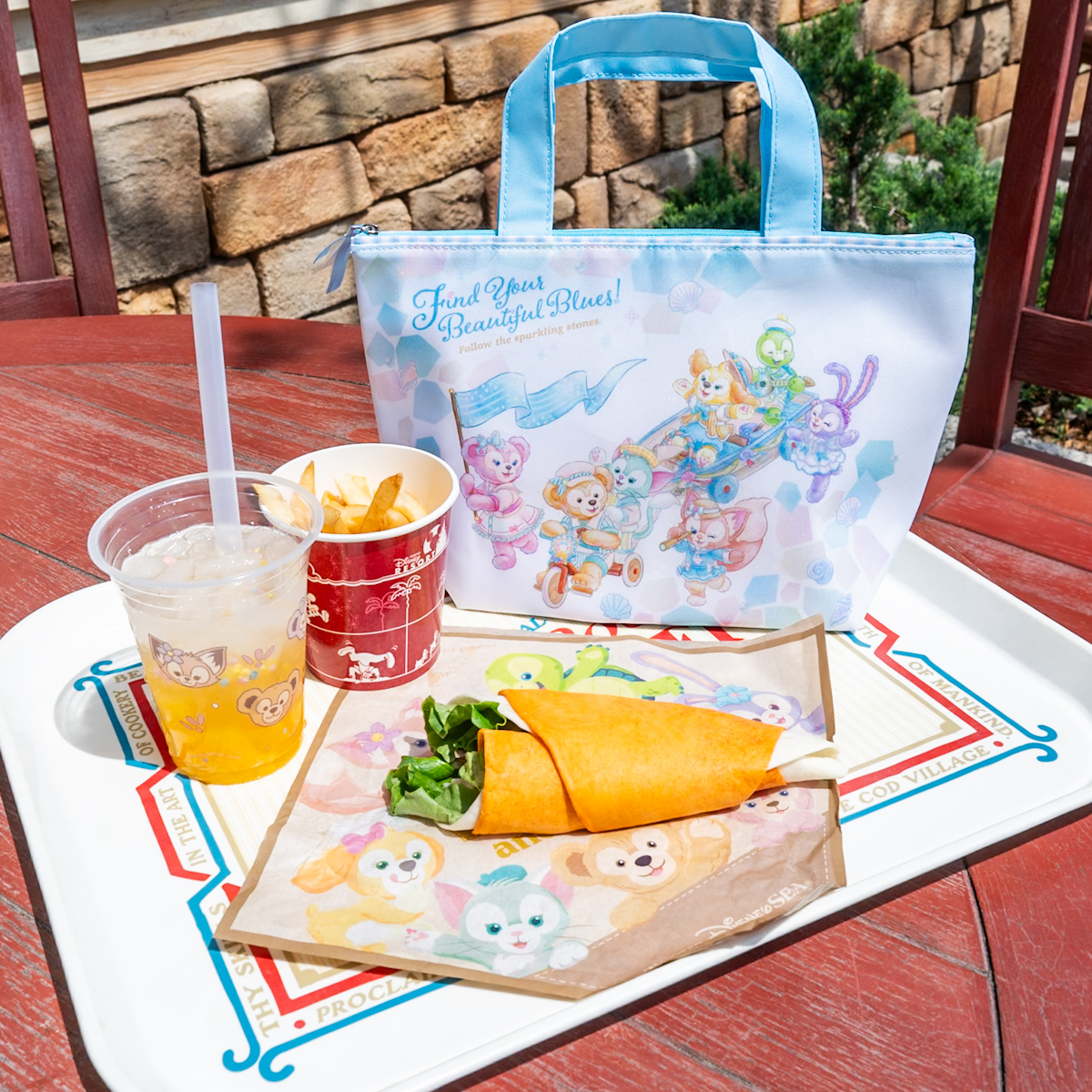 東京ディズニーシー「ダッフィー&フレンズのファインド・ユア・ビューティフル・ブルー!」スーベニアランチケース1