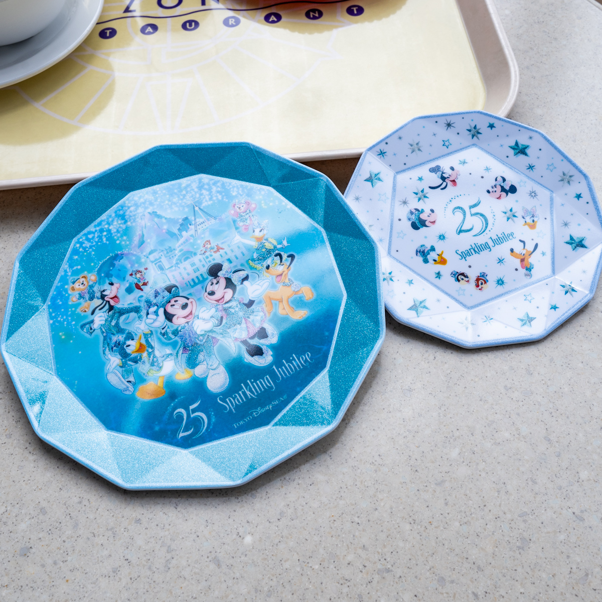 ラメ入りの豪華でかわいいプレートセット！「東京ディズニーシー25周年