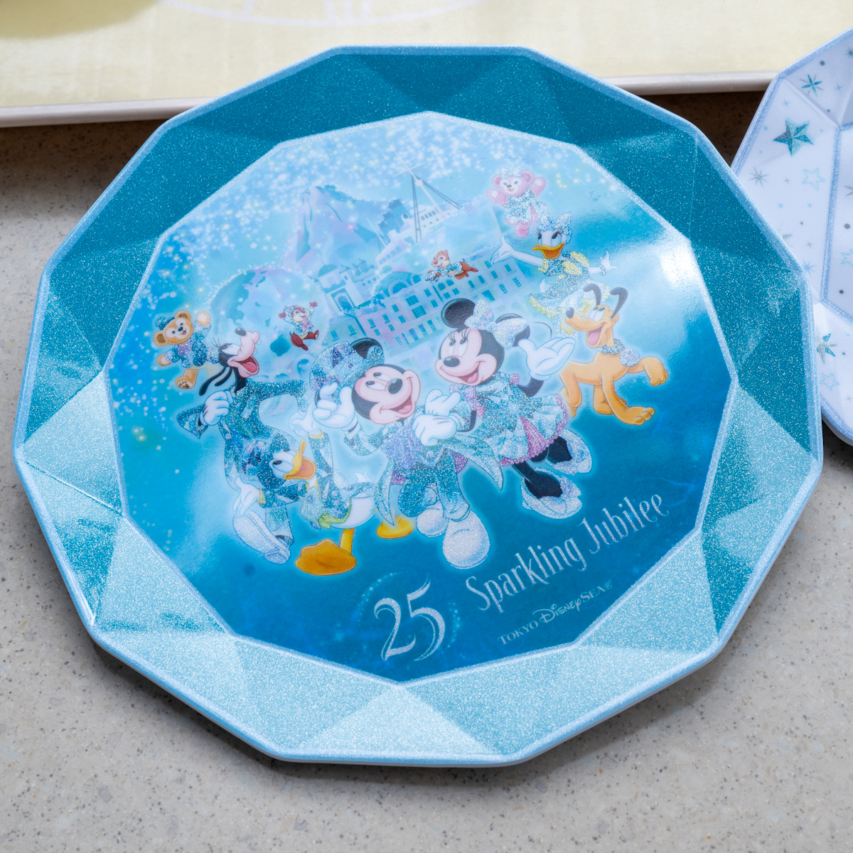 ラメ入りの豪華でかわいいプレートセット！「東京ディズニーシー25周年