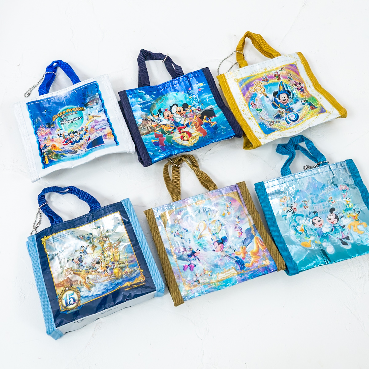 第1弾はショッピングバッグモチーフの小物入れ！「東京ディズニーシー