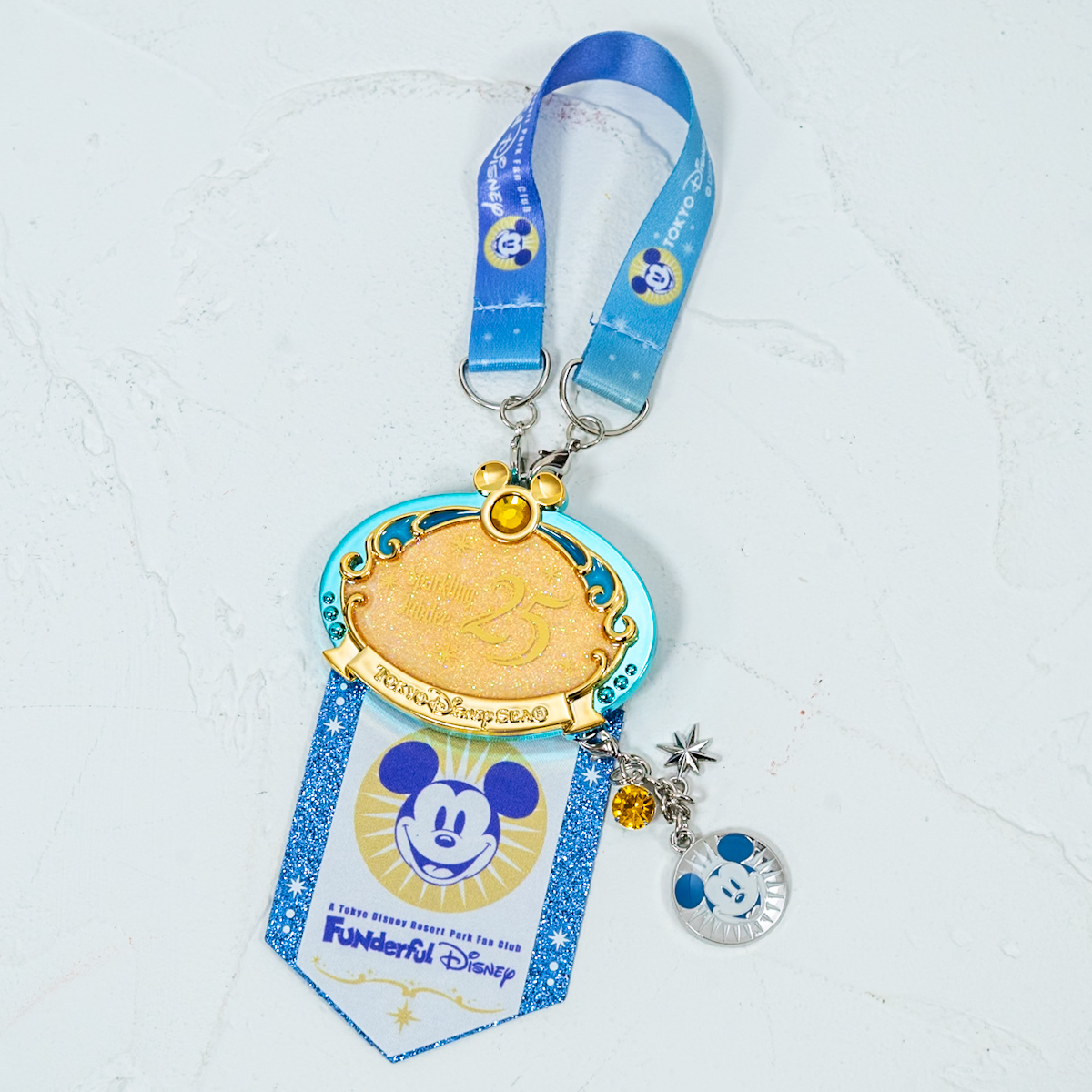 ファンダフルディズニー会員限定グッズ　ジュビリーバッジ