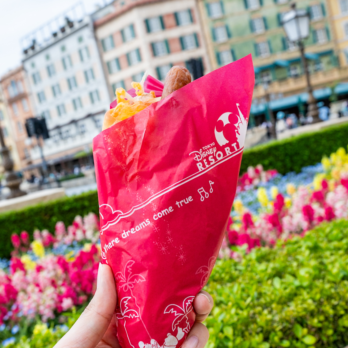 東京ディズニーシー「マンマ・ビスコッティーズ・ベーカリー」チーズドッグ（ツナ＆コーンマヨネーズ）1