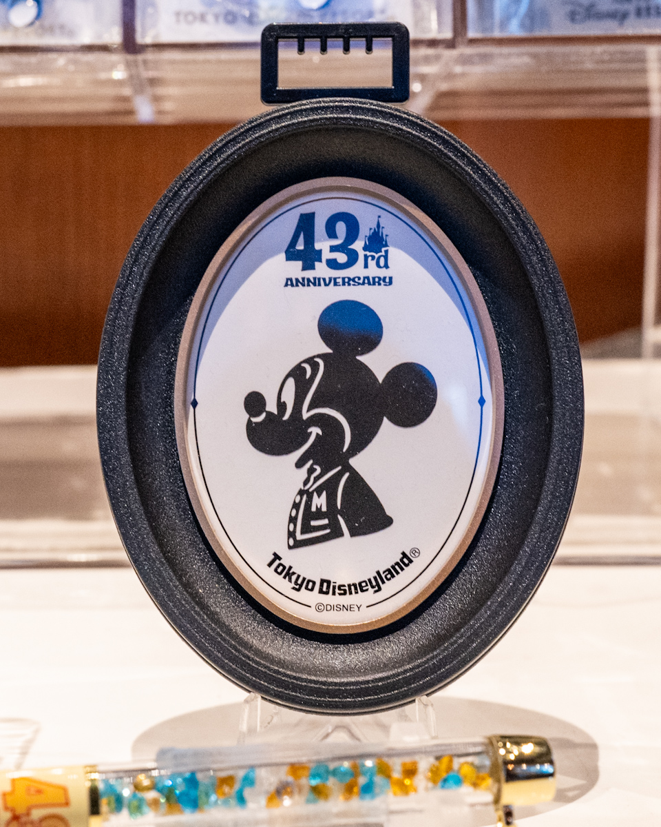 東京ディズニーランド開園43周年記念ガラスグッズ・お土産　壁飾り