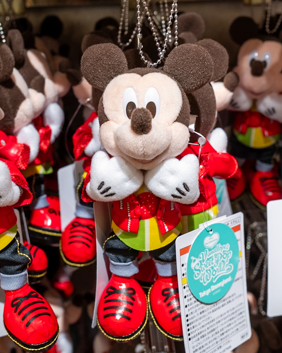 ミッキーぬいぐるみバッジ