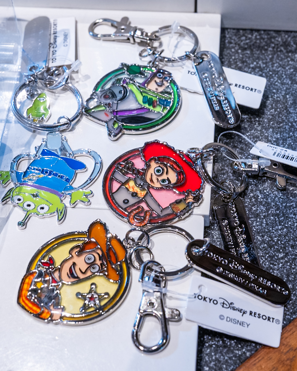 東京ディズニーランド　ガラスグッズ　トイ・ストーリーキーチェーン