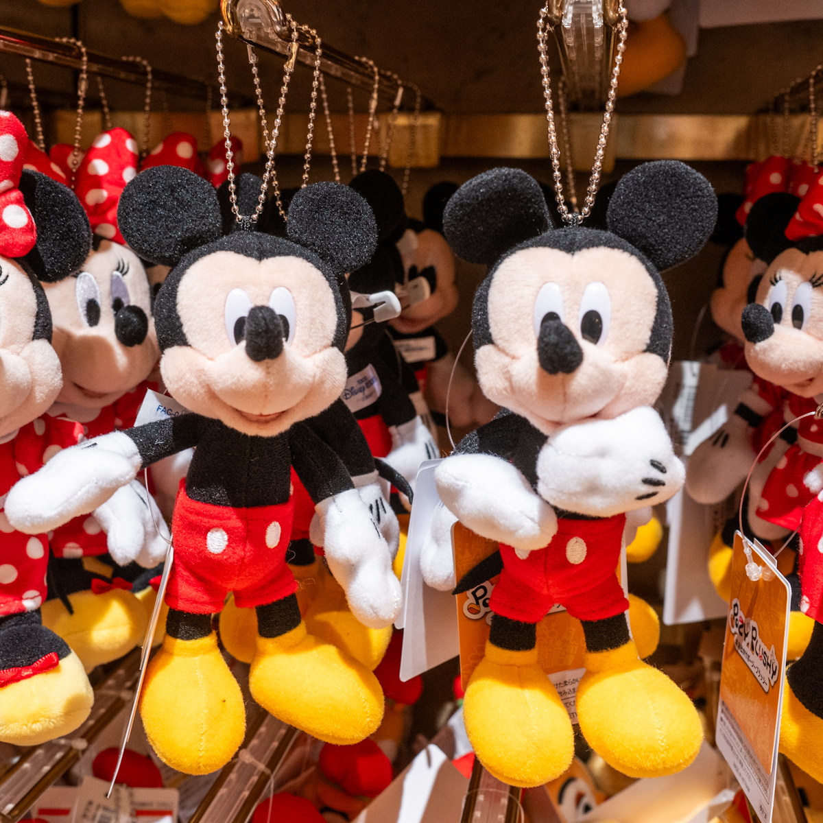 ミッキーぬいぐるみバッジ（ポージープラッシー）