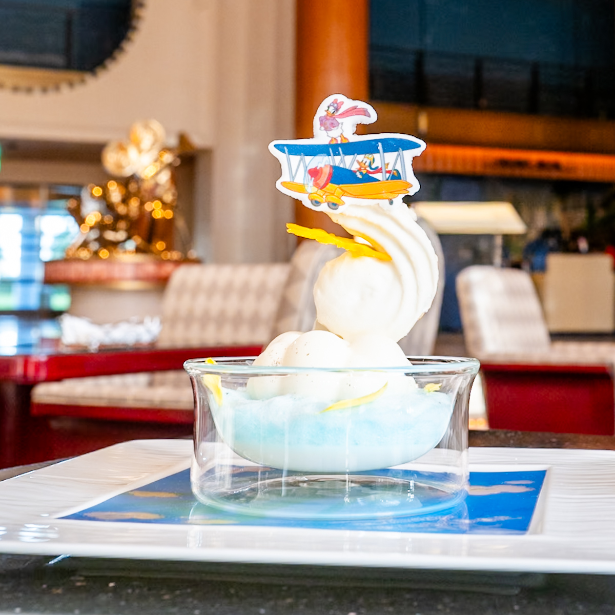 ハイピリオン・ラウンジ「ハイピリオン・ケーキセットシリーズ（ロビー天井デザイン）