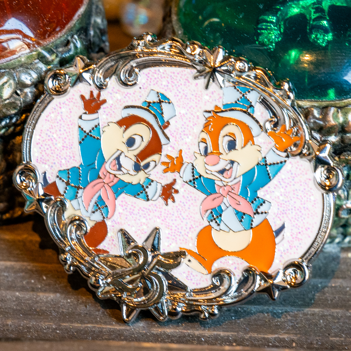 アブーズ・バザール「東京ディズニーシー25周年”スパークリング・ジュビリー”」景品 チップ&デールピンバッジ