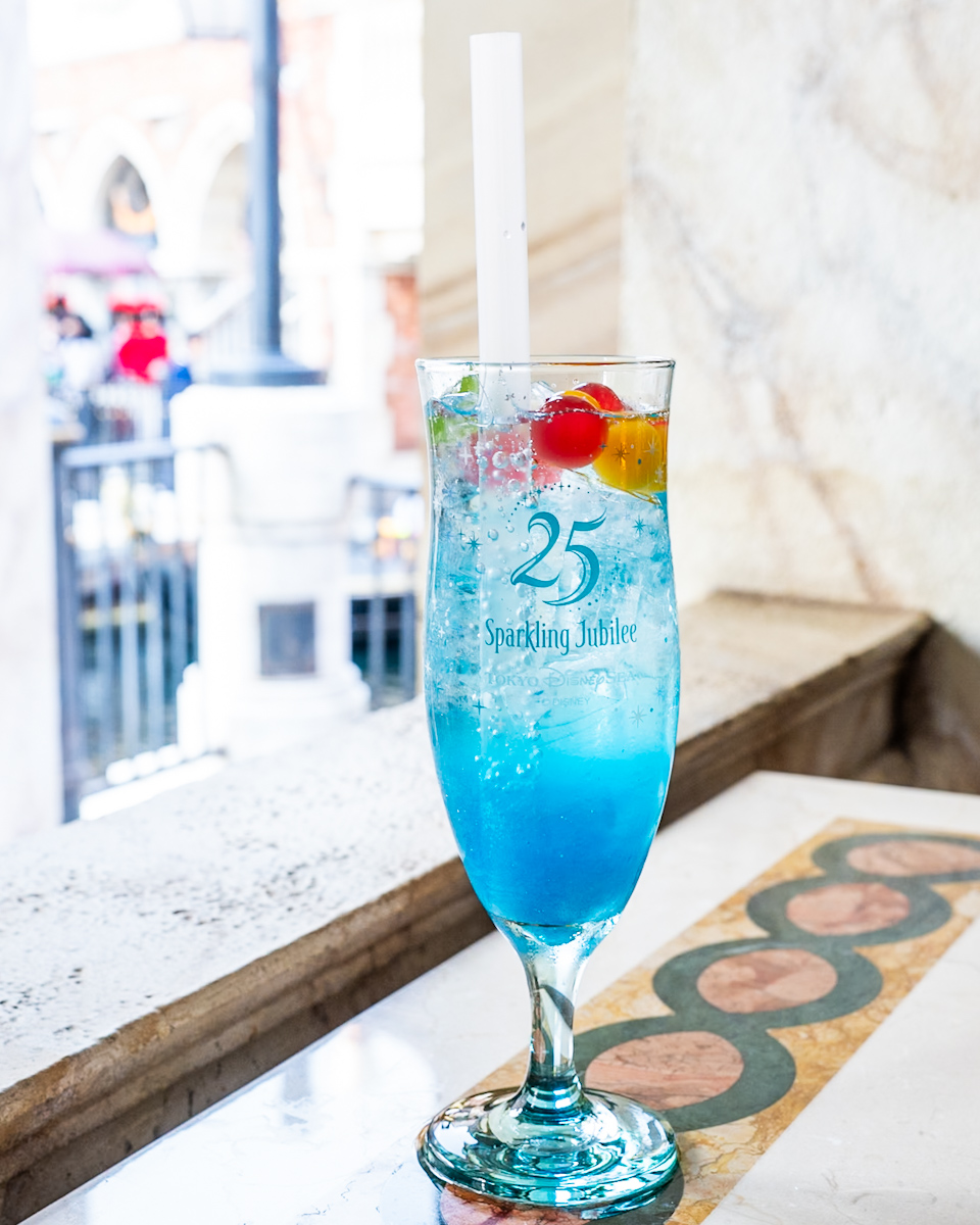 華やかなジュビリーブルー!東京ディズニーシー25周年”スパークリング・ジュビリー”コレクタブルグラス2