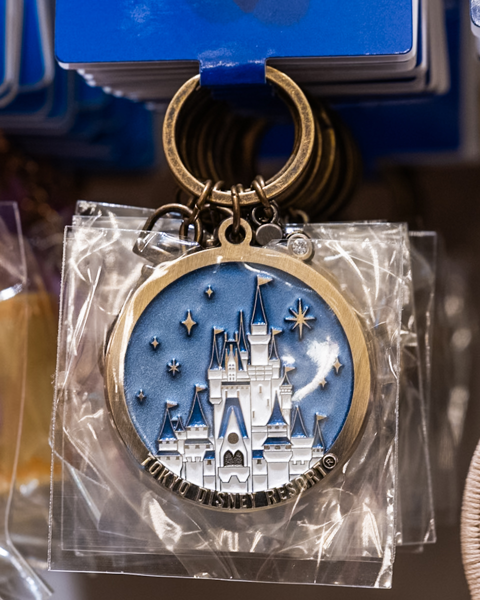 東京ディズニーランド シンデレラ城&ミッキーキーチェーン1