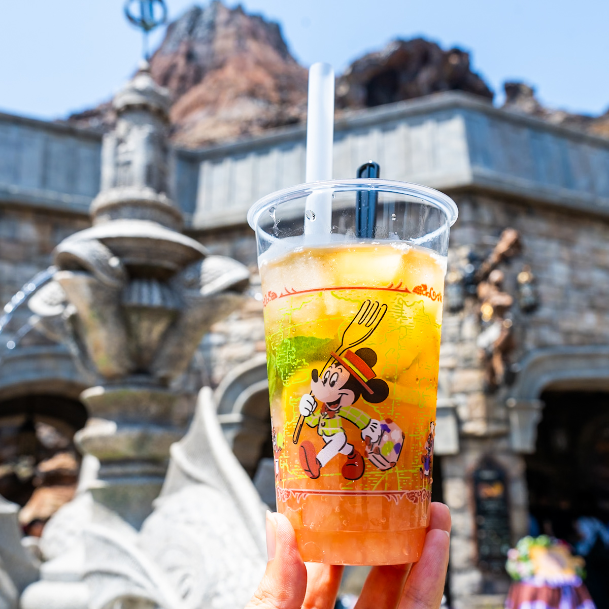 「リフレスコス」東京ディズニーシー・フード&ワイン・フェスティバル「ピーチミントアイスティー(キリン 午後の紅茶 ストレートティー使用)」