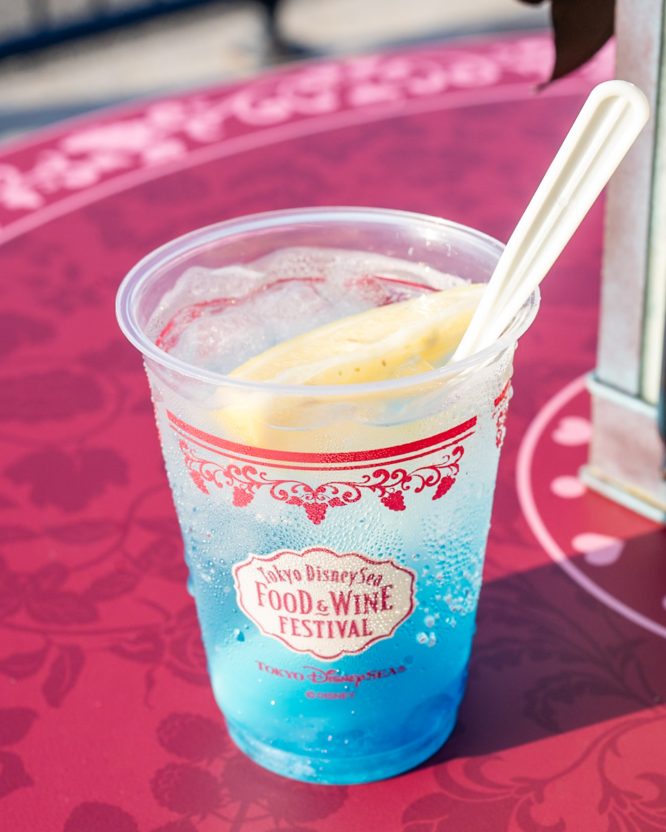 スパークリングカクテル(ライチーリキュール&ブルーシロップ)