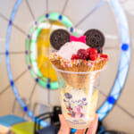 「チックタック・ダイナー」スペシャルカップデザート"レモンソルベとストロベリーアイスクリームのサンデー"（ミニーデザイン）1