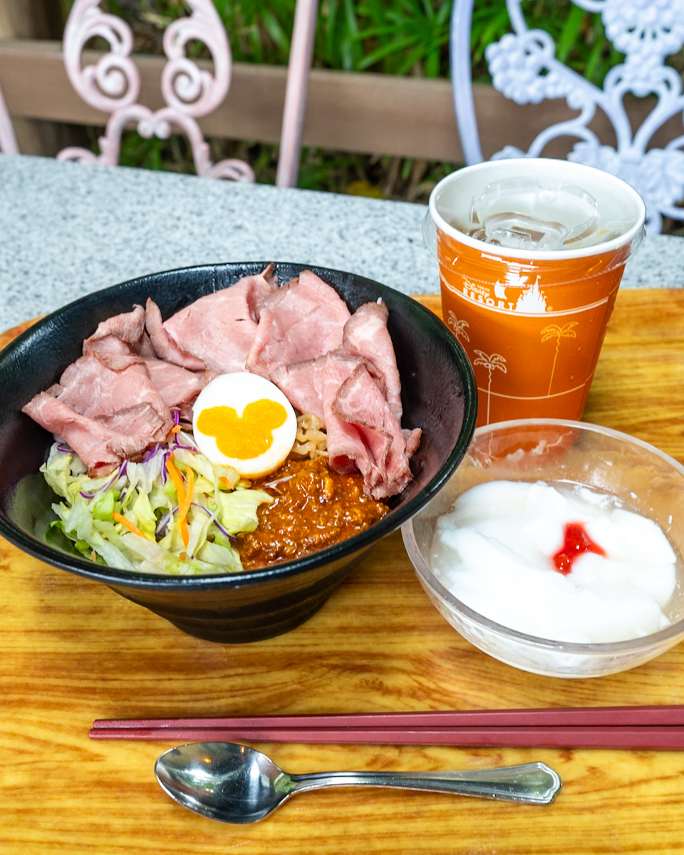 ローストビーフの冷やし豆乳担担まぜそば　ローストビーフ増量