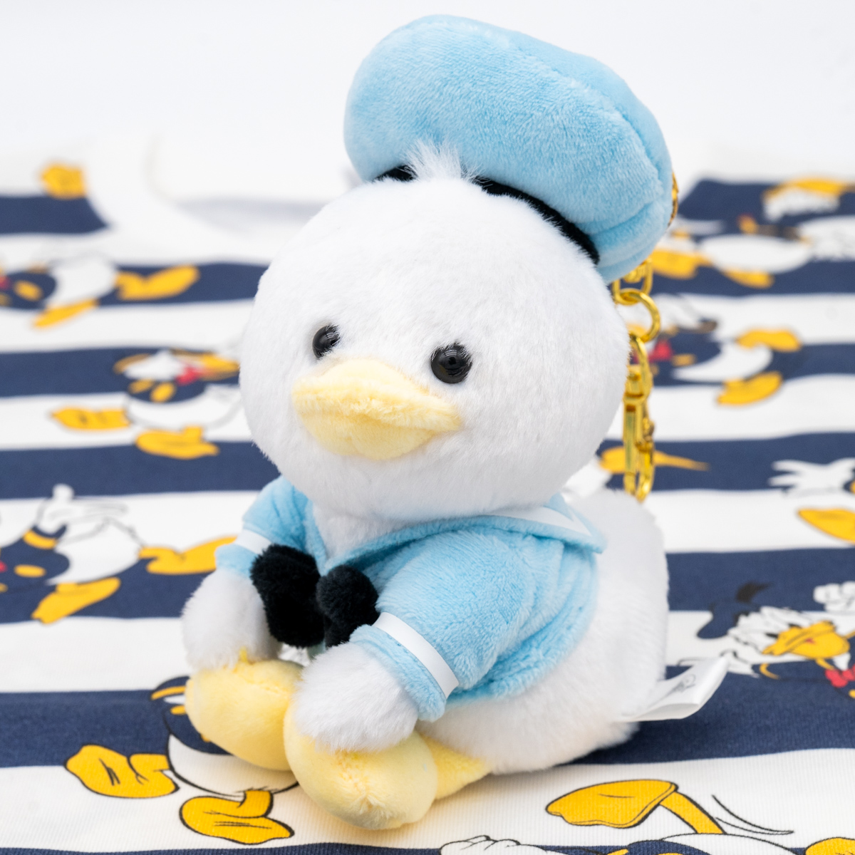 ドナルド ぬいぐるみキーホルダー・キーチェーン おすわり DONALD BIRTHDAY 2026