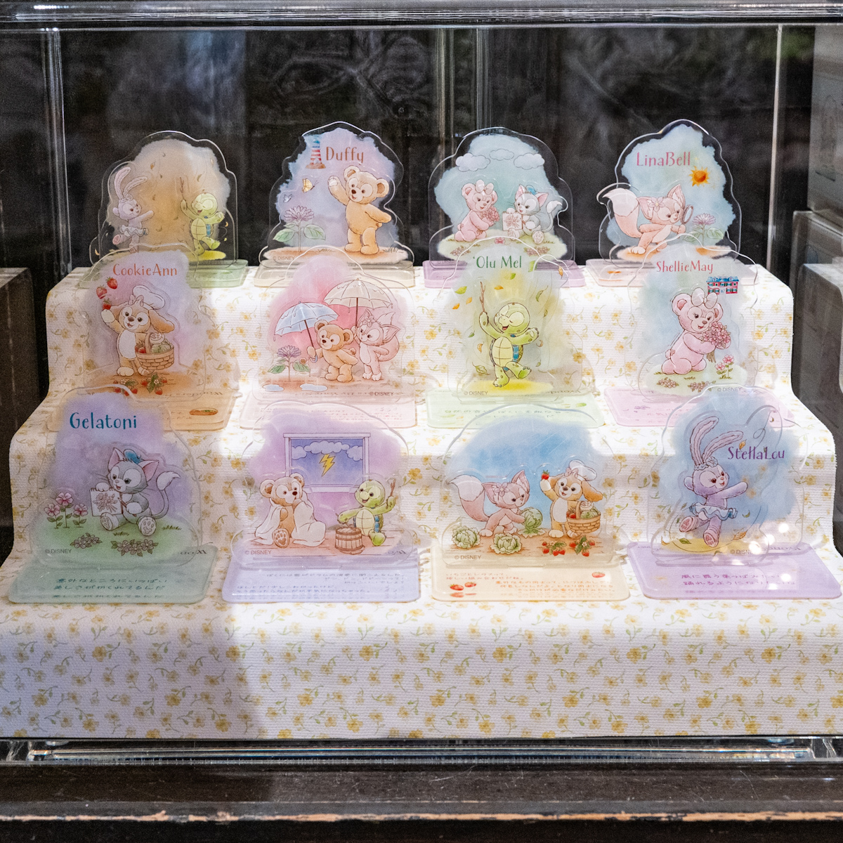 東京ディズニーシー「ダッフィー＆フレンズのワンダーズ・バイ・ユア・サイド」グッズ　アクリルスタンド