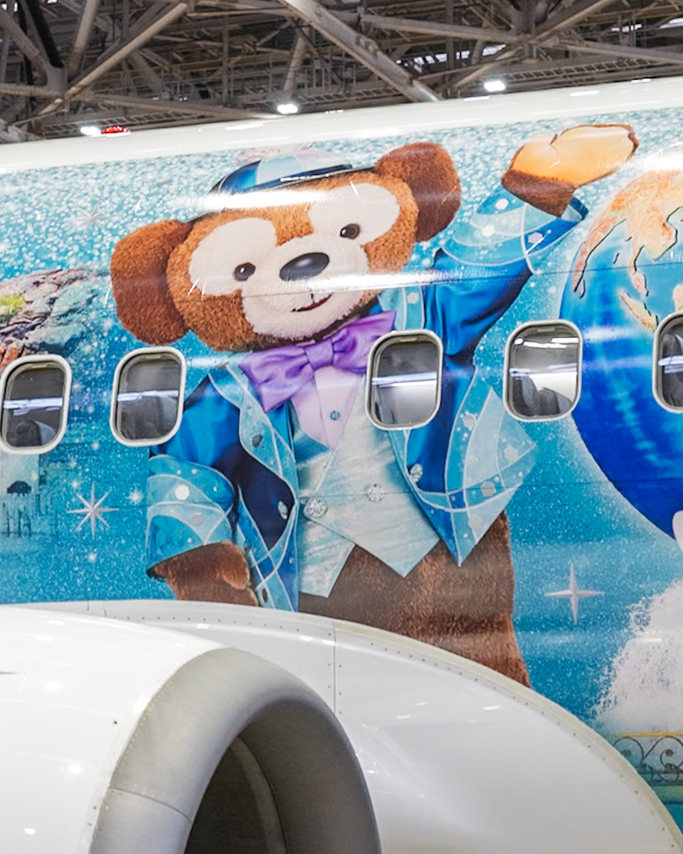 『東京ディズニーシー25周年“スパークリング・ジュビリー”』日本航空「JAL Jubilee Express」機体　ダッフィー