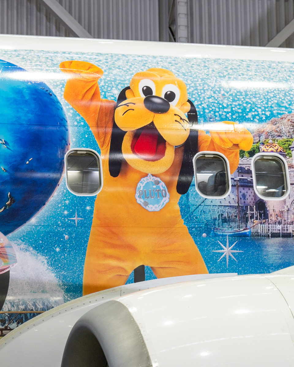 『東京ディズニーシー25周年“スパークリング・ジュビリー”』日本航空「JAL Jubilee Express」機体　プルート
