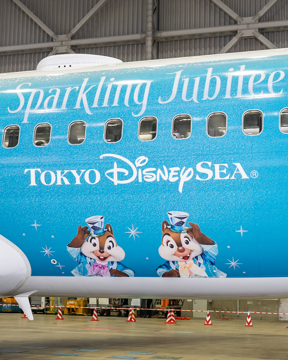 『東京ディズニーシー25周年“スパークリング・ジュビリー”』日本航空「JAL Jubilee Express」機体　チップとデール