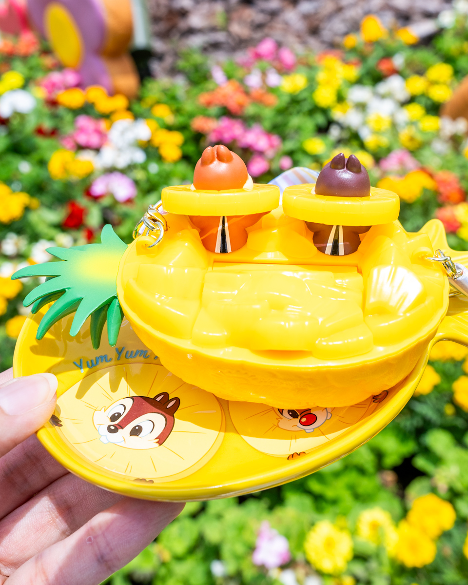 パイナップルからお顔を出すチップ＆デールデザイン！東京ディズニー