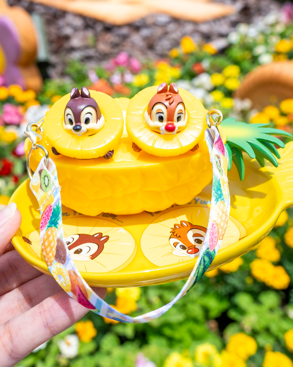 パイナップルからお顔を出すチップ＆デールデザイン！東京ディズニー