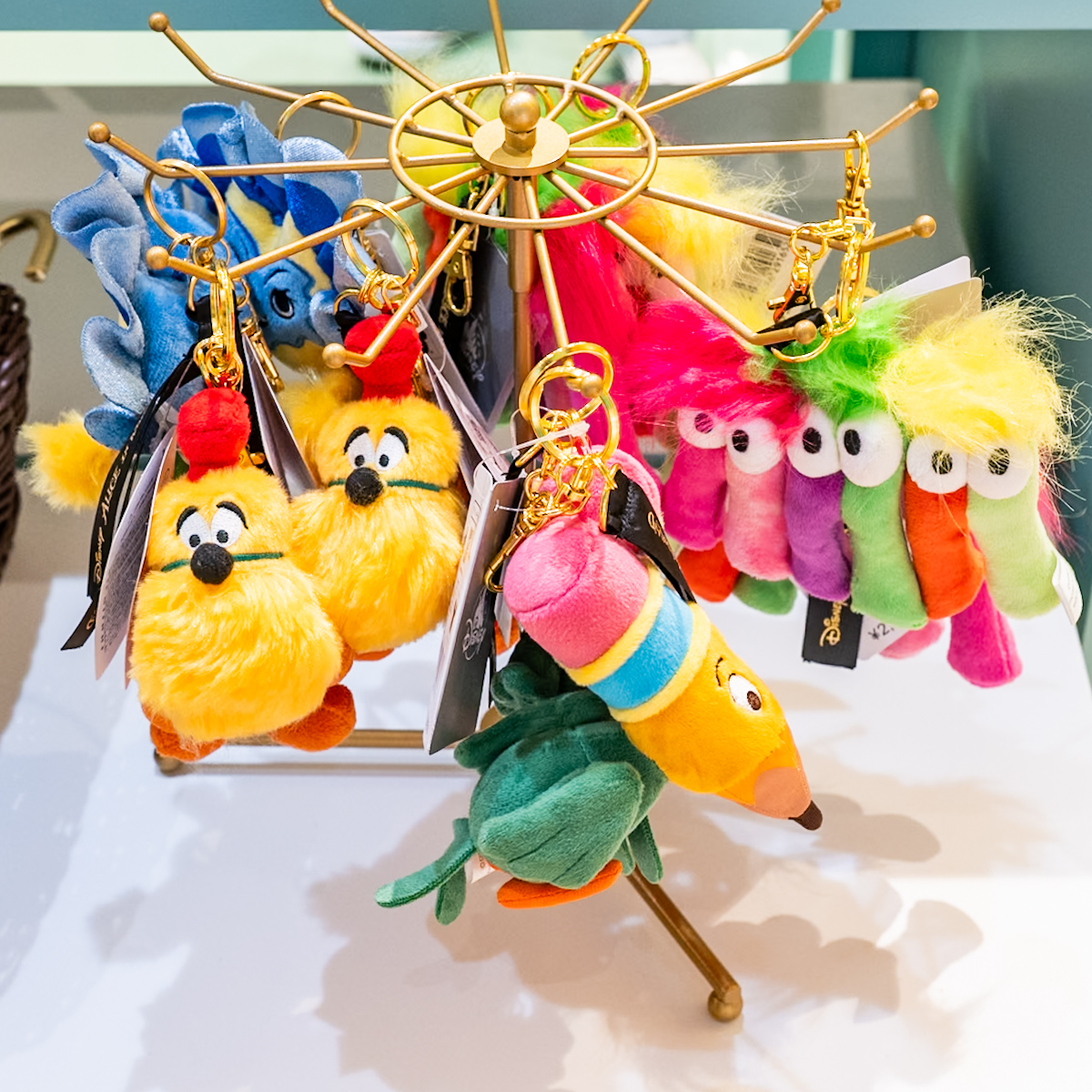 アリスがタルジーの森で出会ったキャラクターをモチーフにしたグッズ　キーチェーン