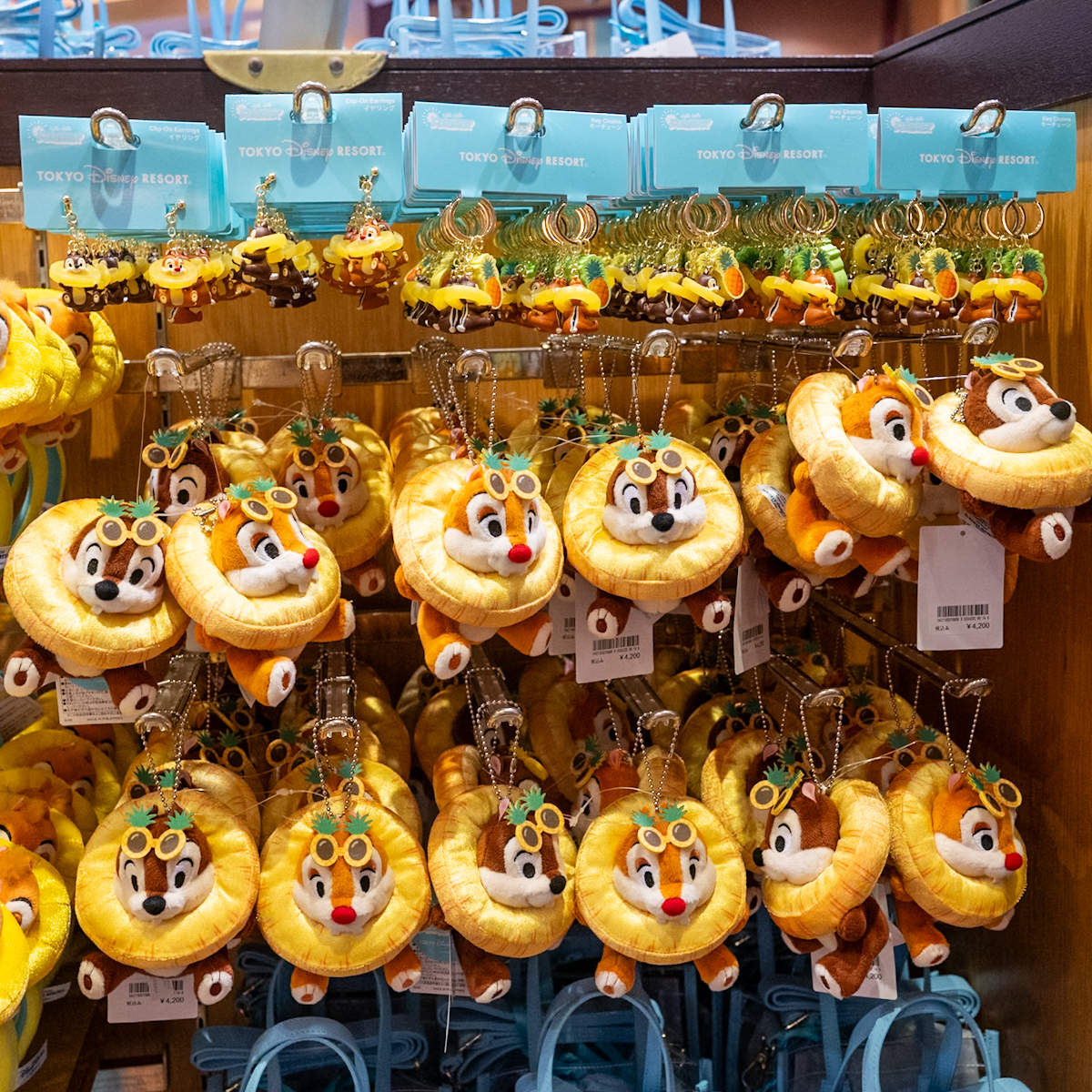 チップ＆デールぬいぐるみバッジ、イヤリング、キーチェーン