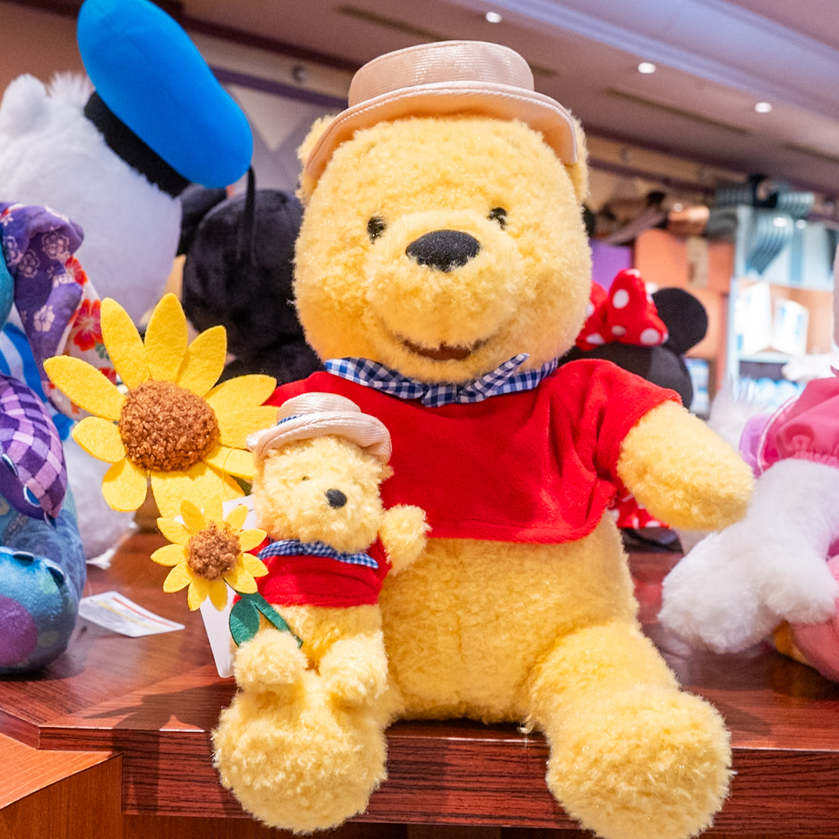 東京ディズニーリゾート くまのプーさんぬいぐるみ、バッジ