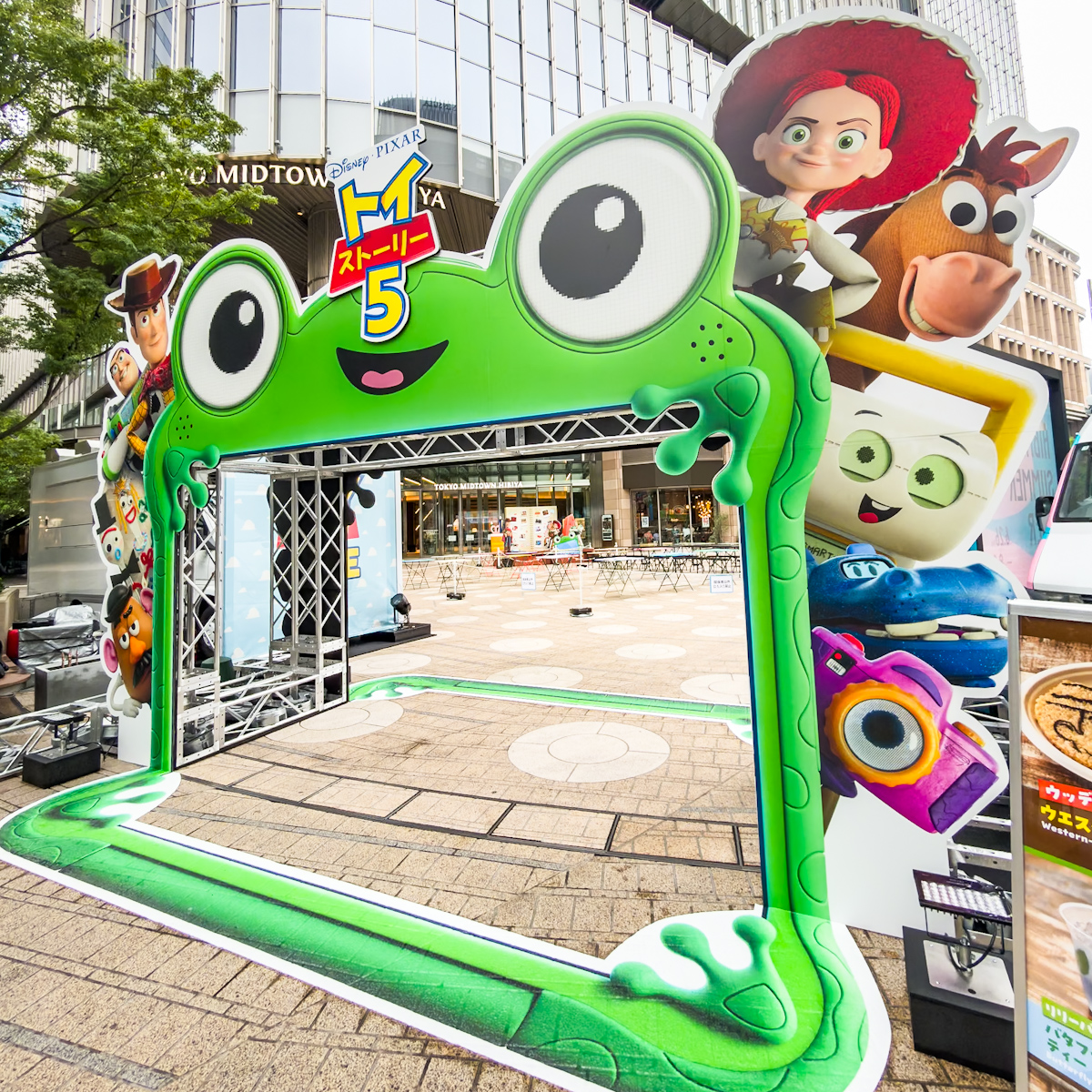 東京ミッドタウン日比谷「HIBIYA MID SUMMER 2026」『トイ・ストーリー5』カフェスタンド1