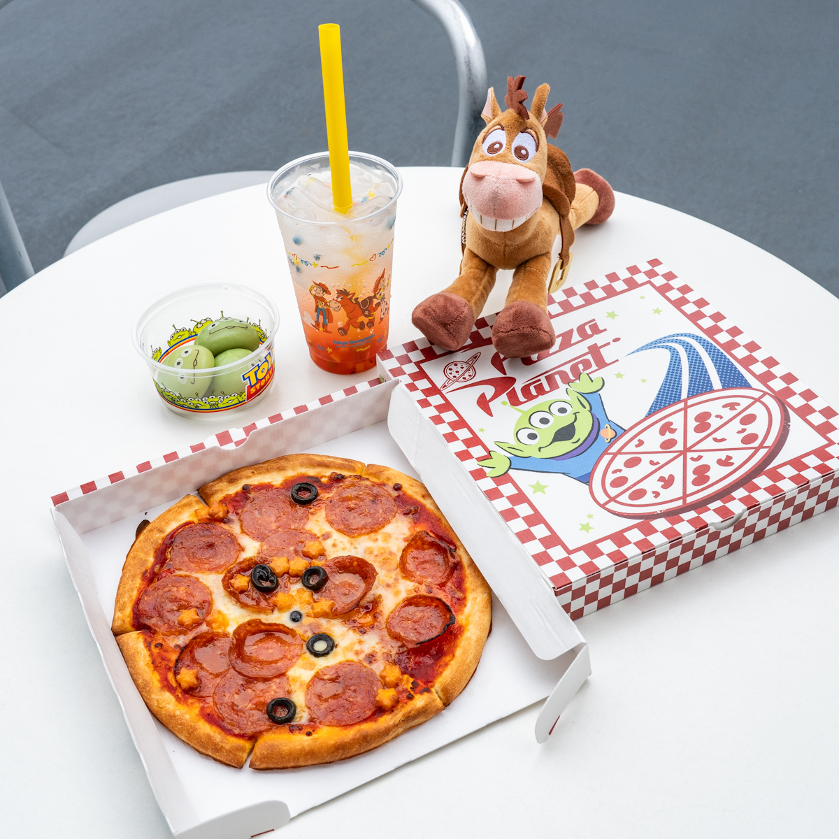東京ディズニーランド「パン・ギャラクティック・ピザ・ポート」”ファンタイム・ウィズ・トイ・ストーリー5”スペシャルメニュー