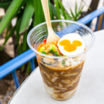 東京ディズニーシー／サルタンズ・オアシス「チキンとエッグの冷やしカレーうどん（中辛）」5