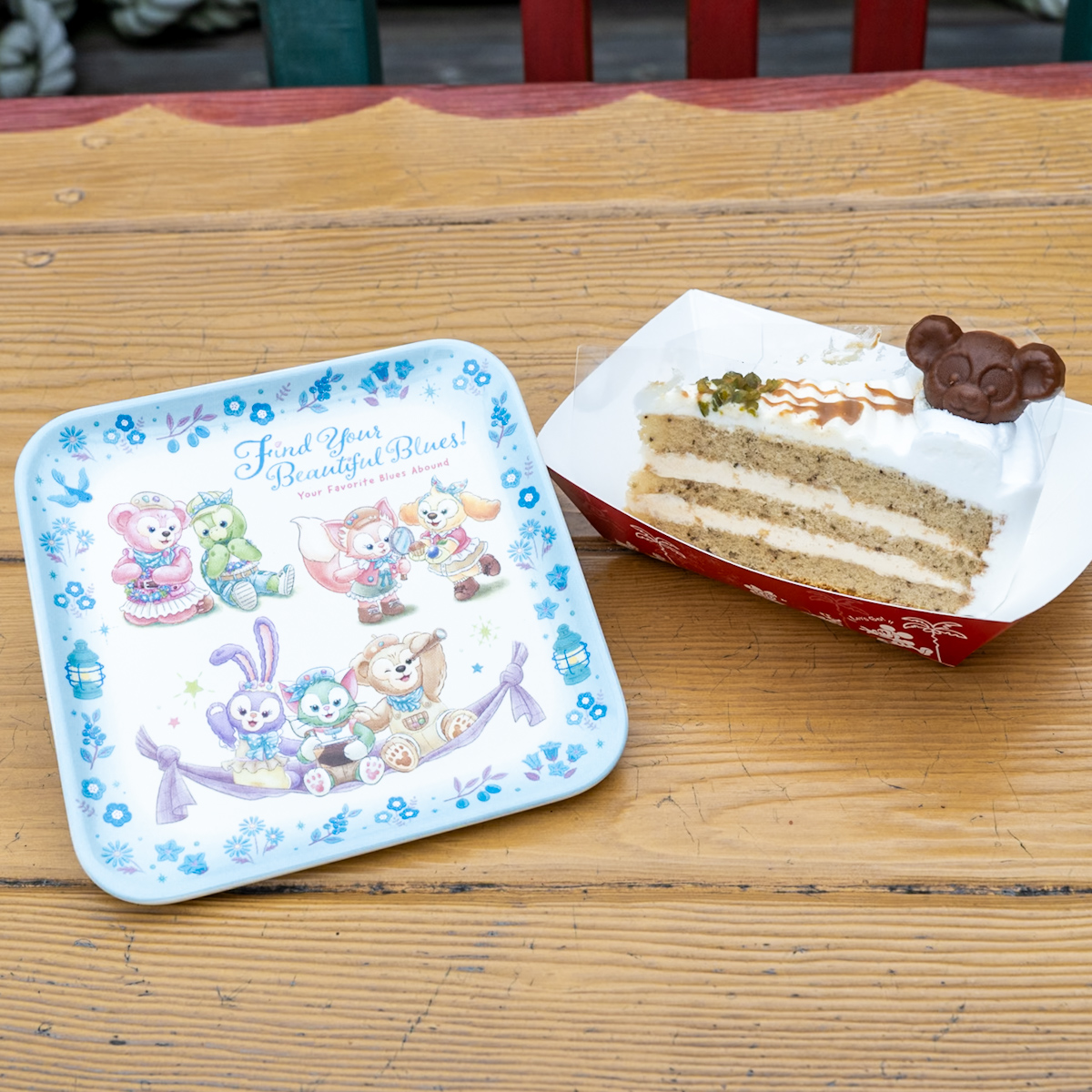 東京ディズニーシー「ダッフィー&フレンズのファインド・ユア・ビューティフル・ブルー!」第2弾ミルクティーショートケーキ(ピスタチオ入り)、スーベニアプレート付き